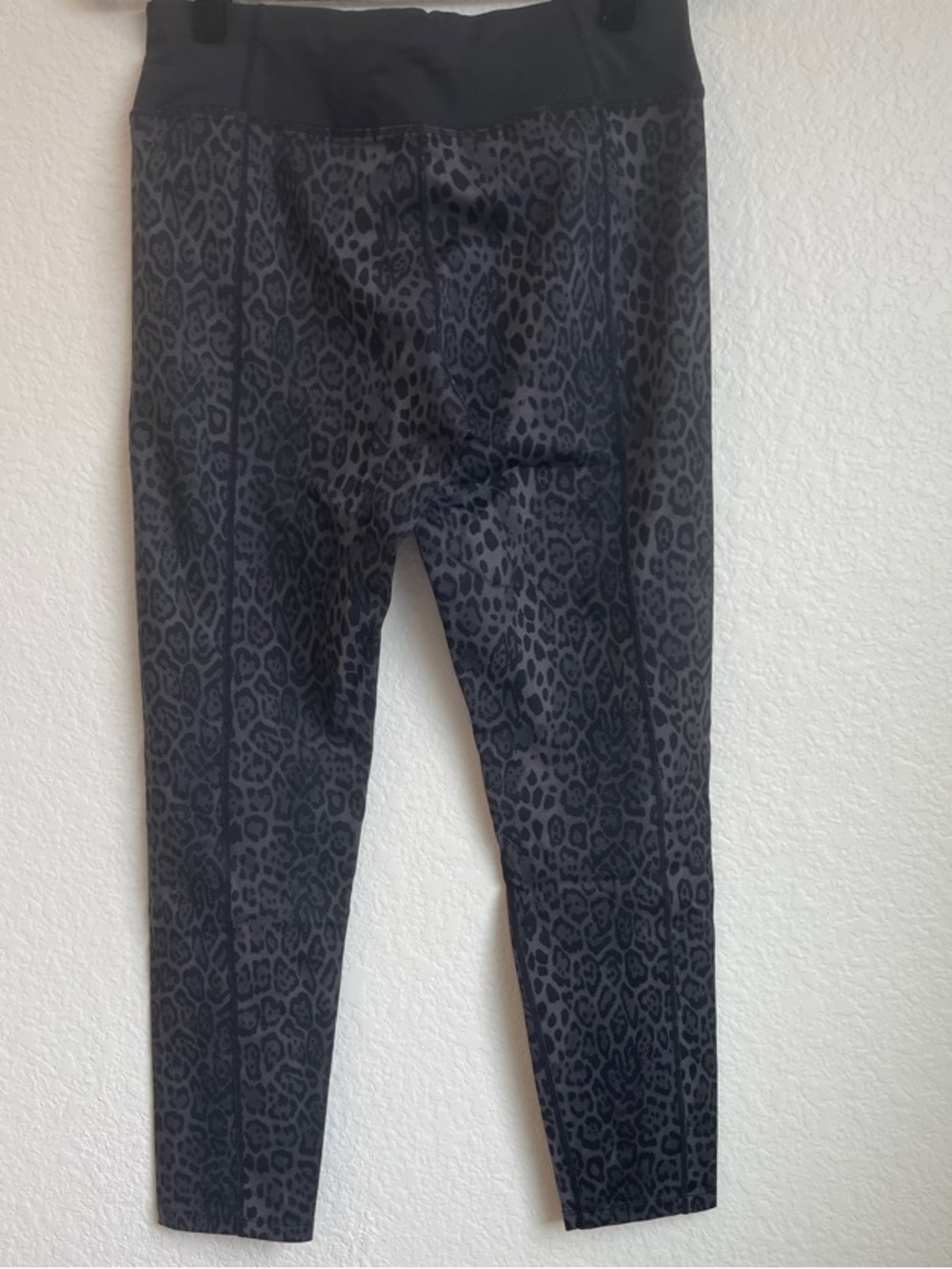 BETSEY JOHNSON • Black Leopard Print Leggings • Large - Picture 4 of 4